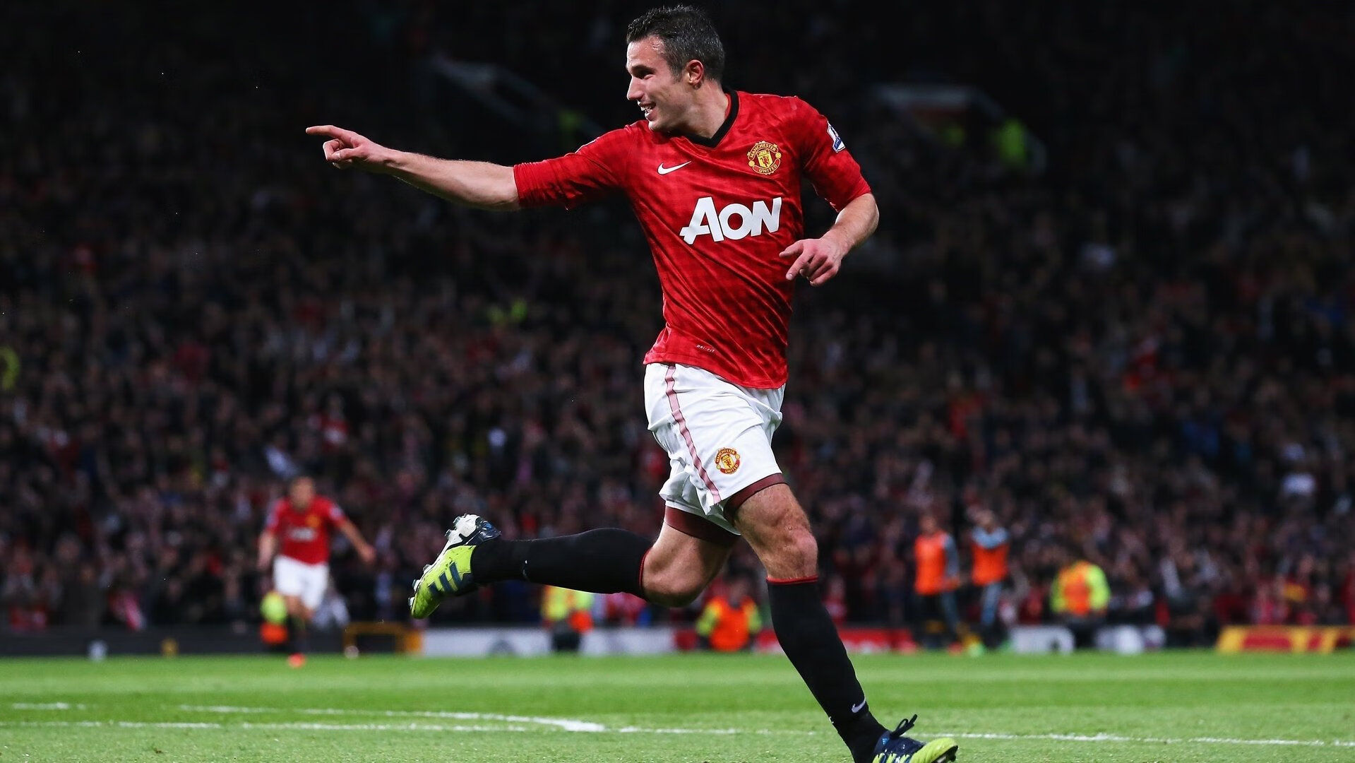 伊朗队门将费尔南德斯在巴黎奥运会上展现出高水平的扑救能力，伊朗菲尔兹奖得主